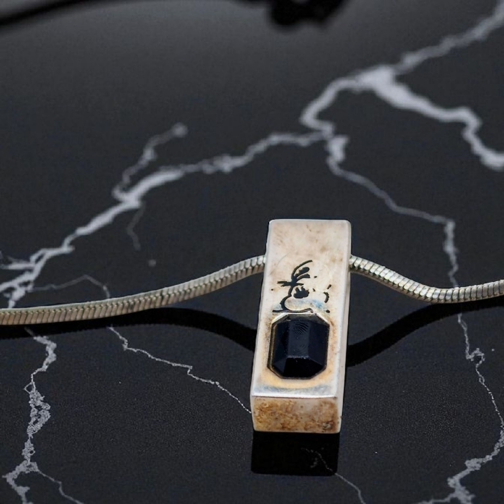 Elegant Vintage Diddl Black and Silver Pendant Necklace 16in